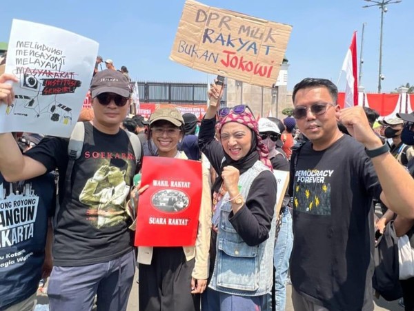 Chiki Fawzi Orasi Wakili Perempuan Demo di DPR: Satu Kata, Lawan!