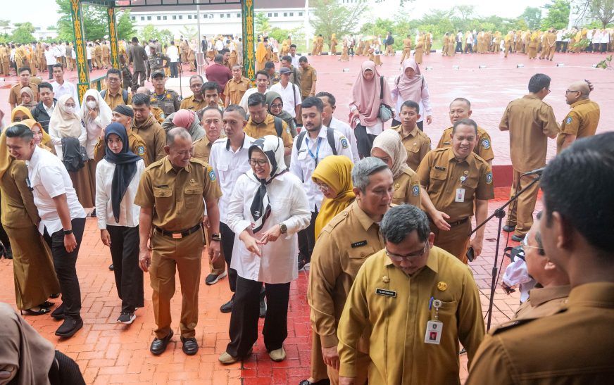 Plt. Gubernur Marlin Pimpin Apel Senin Pagi di Dompak, Tekankan Netralitas Pegawai di Pilkada