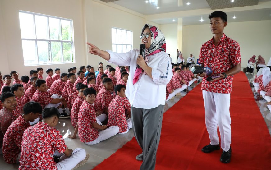 Plt. Gubernur Marlin Kunjungi SMA Negeri 2 Tanjungpinang