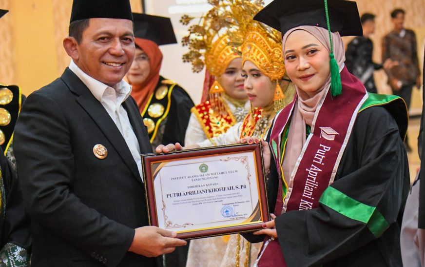 Hadiri Wisuda IAI-MU Tanjungpinang, Gubernur Ansar Serukan Pentingnya Pendidikan Unggul